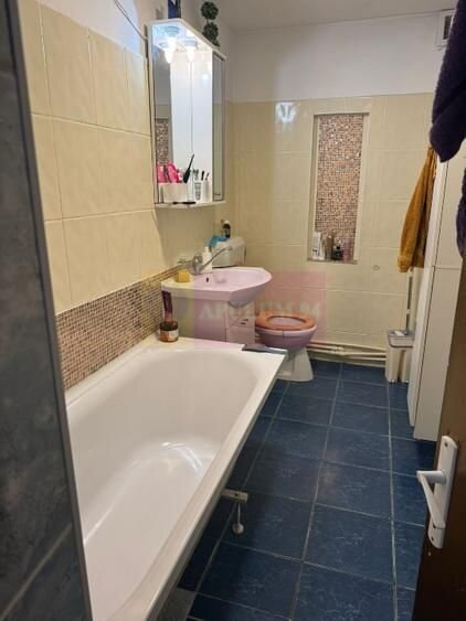 Vila 134 mp + 100mp teren, zona Metrou Piata Sudului - SUN PLAZA